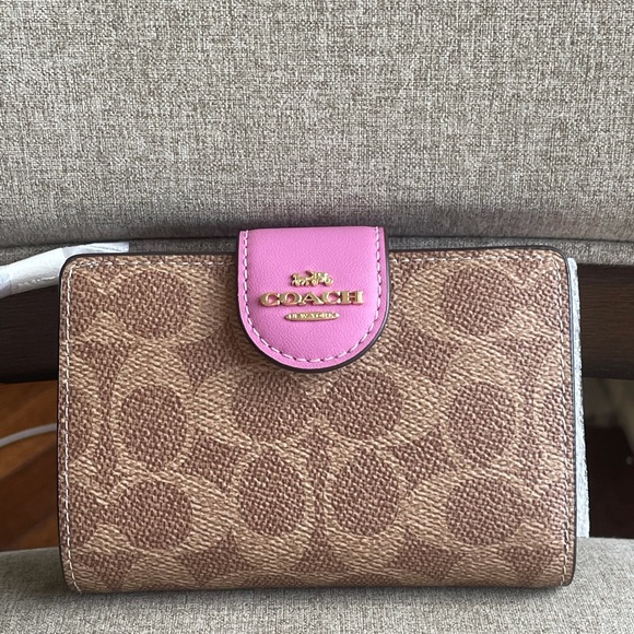 NWT!2PCS COACH ROWAN SATCHEL BAG IN SIGNATURE(CV961)and MEDIUM WALLET(CW786) - Picture 10 of 16